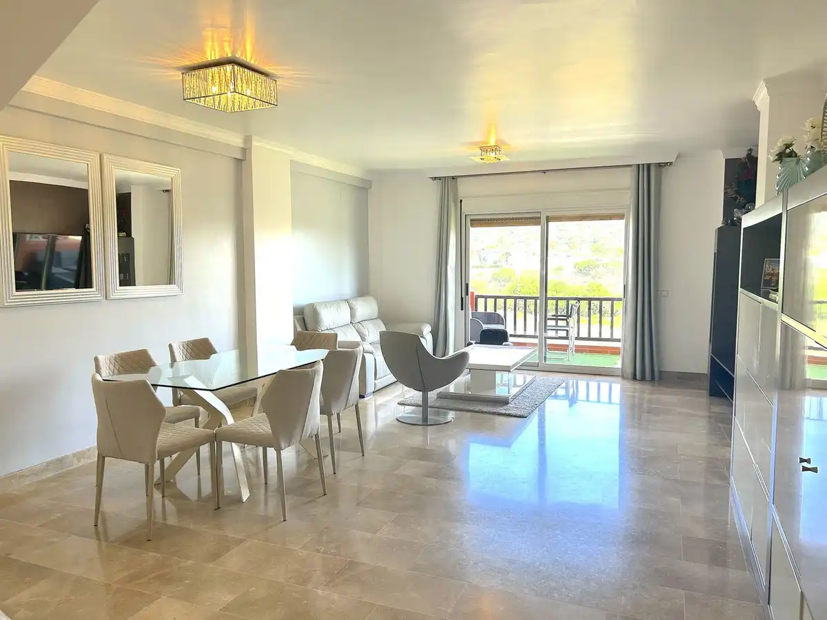 Dúplex amb piscina en venda a Estepona Pueblo, imagen 2
