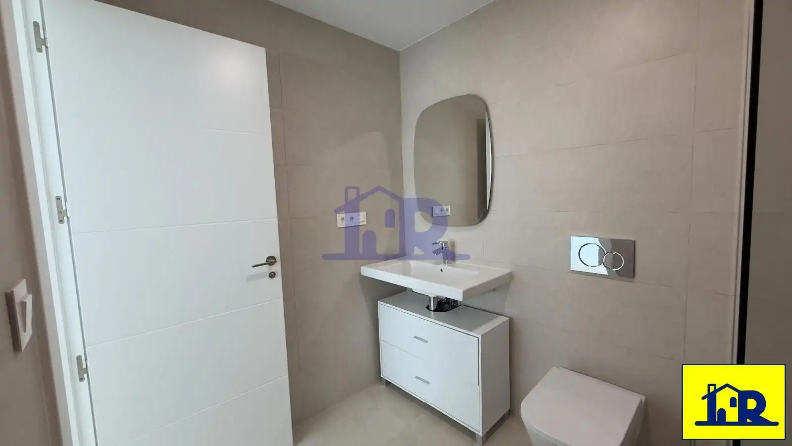 Badezimmer von Wohnung zur Miete in Cuenca mit Heizung, Abstellraum und Schwimmbad