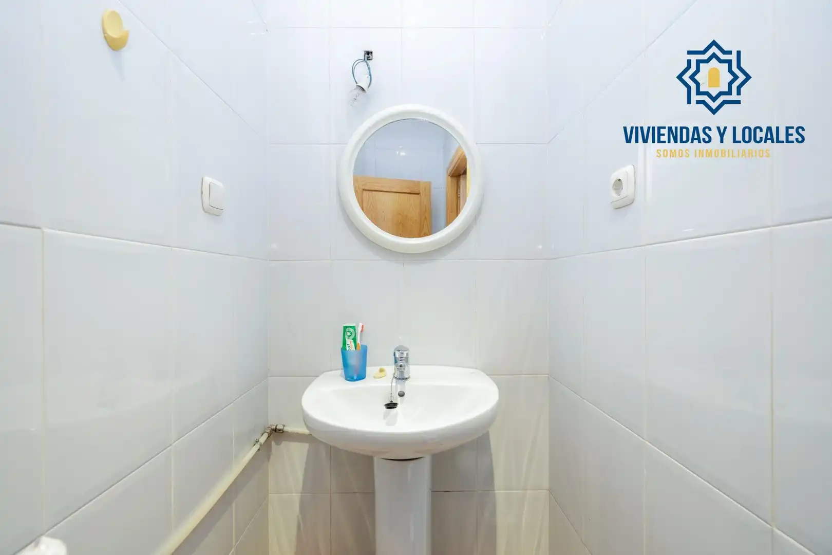 Badezimmer von Geschaftsraum zum Verkauf in Granada mit Klimaanlage