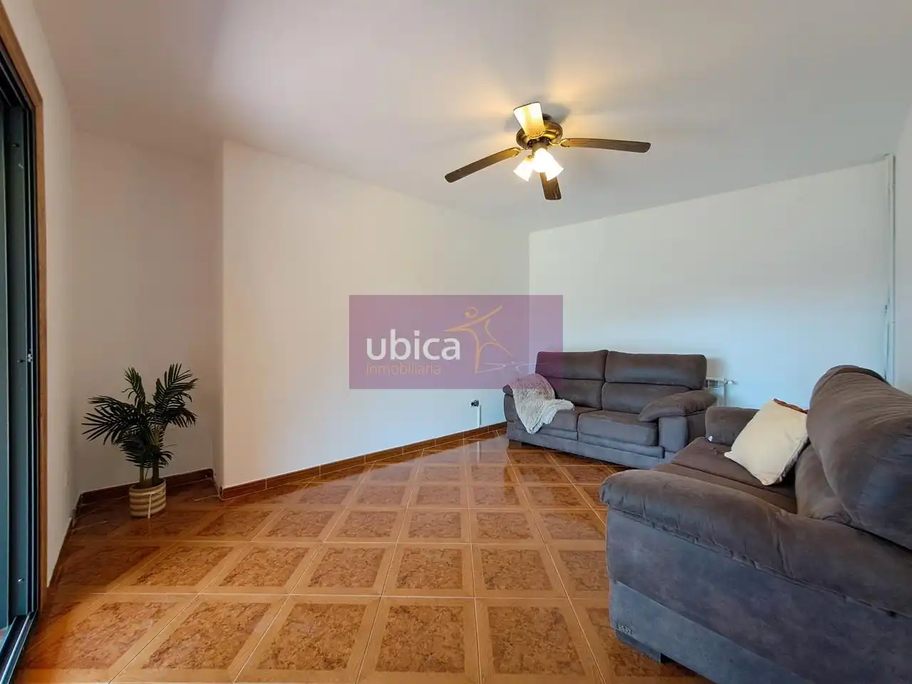 Wohnzimmer von Haus oder Chalet zum Verkauf in Tui mit Heizung, Privatgarten und Terrasse