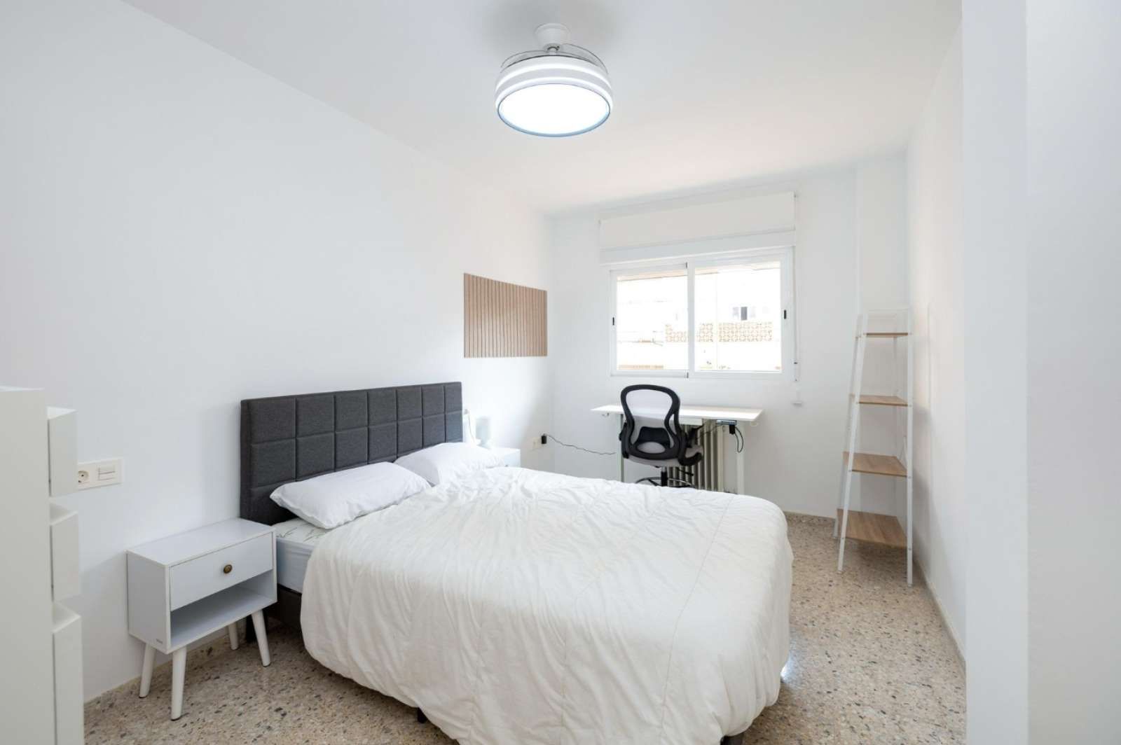 Bedroom of Flat to share in  Granada Capital  with Air Conditioner and Terrace