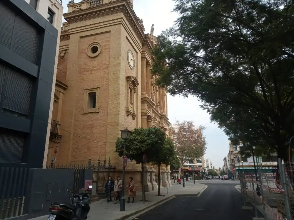 Vista exterior de Garaje en venta en Sevilla
