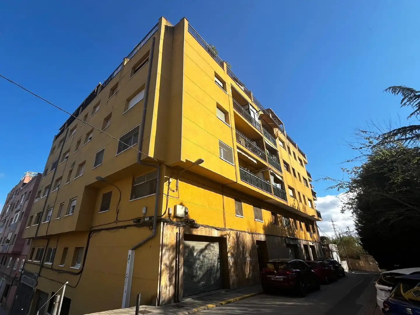 Vista exterior de Pis en venda en Montcada i Reixac amb Terrassa