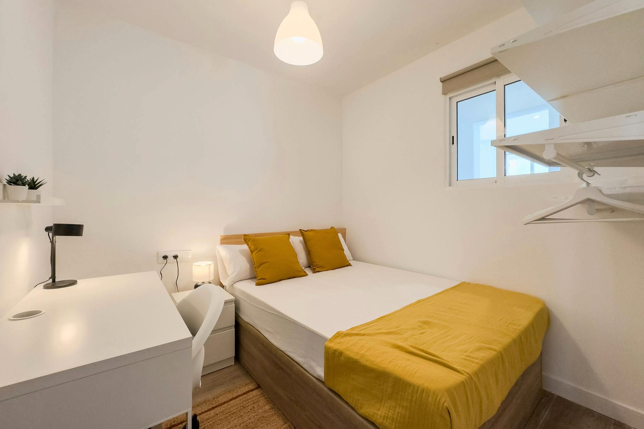 Bedroom of Flat to share in L'Hospitalet de Llobregat  with Washing machine