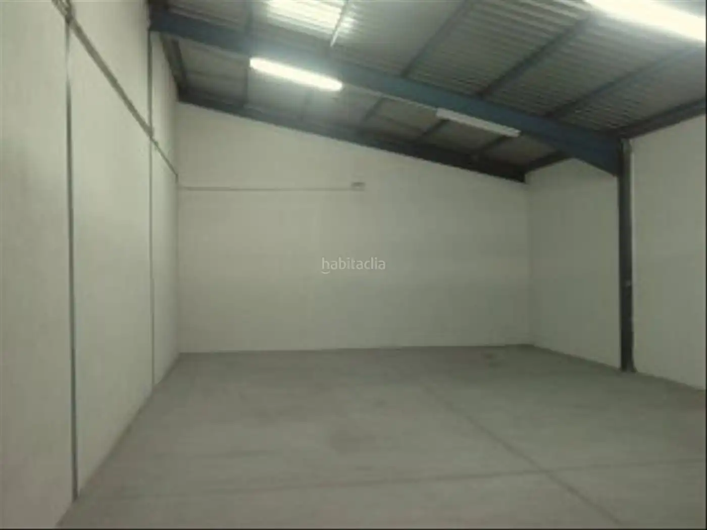 Industrial building for sale in Calle Puerto de San Glorio 41