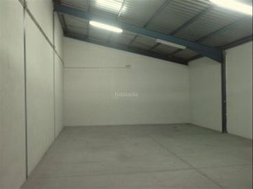 Nau industrial en venda a Calle Puerto de San Glorio 41