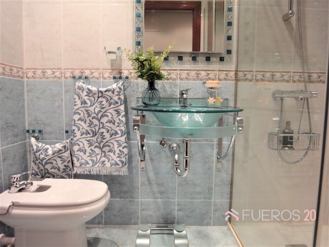 Baño de Piso en venta en Barakaldo  con Calefacción, Trastero y Amueblado