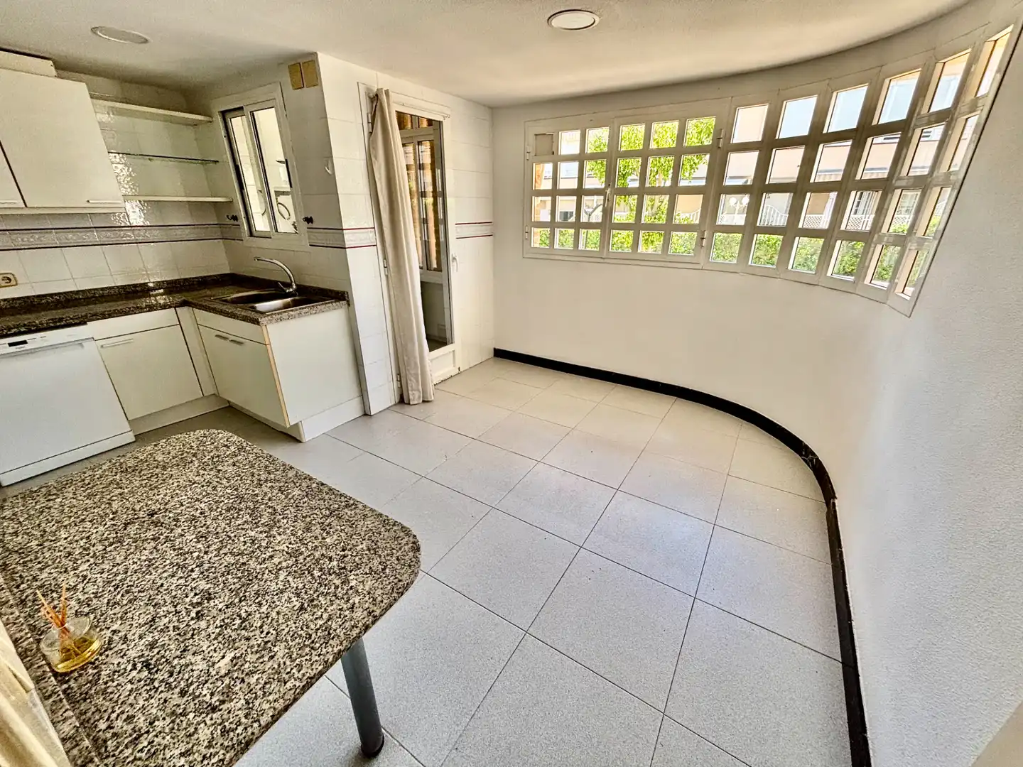 Cocina de Casa adosada en venta en Alicante / Alacant con Aire acondicionado, Jardín privado y Terraza