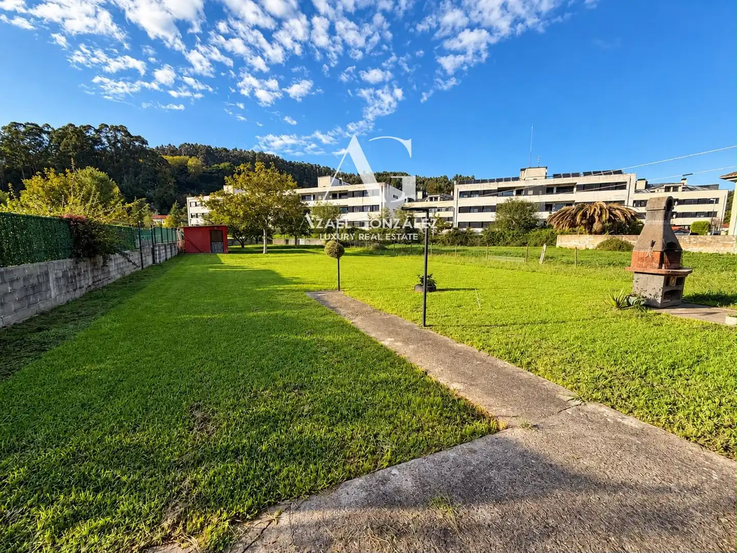 Vista exterior de Casa o chalet en venta en Torrelavega  con Calefacción y Amueblado