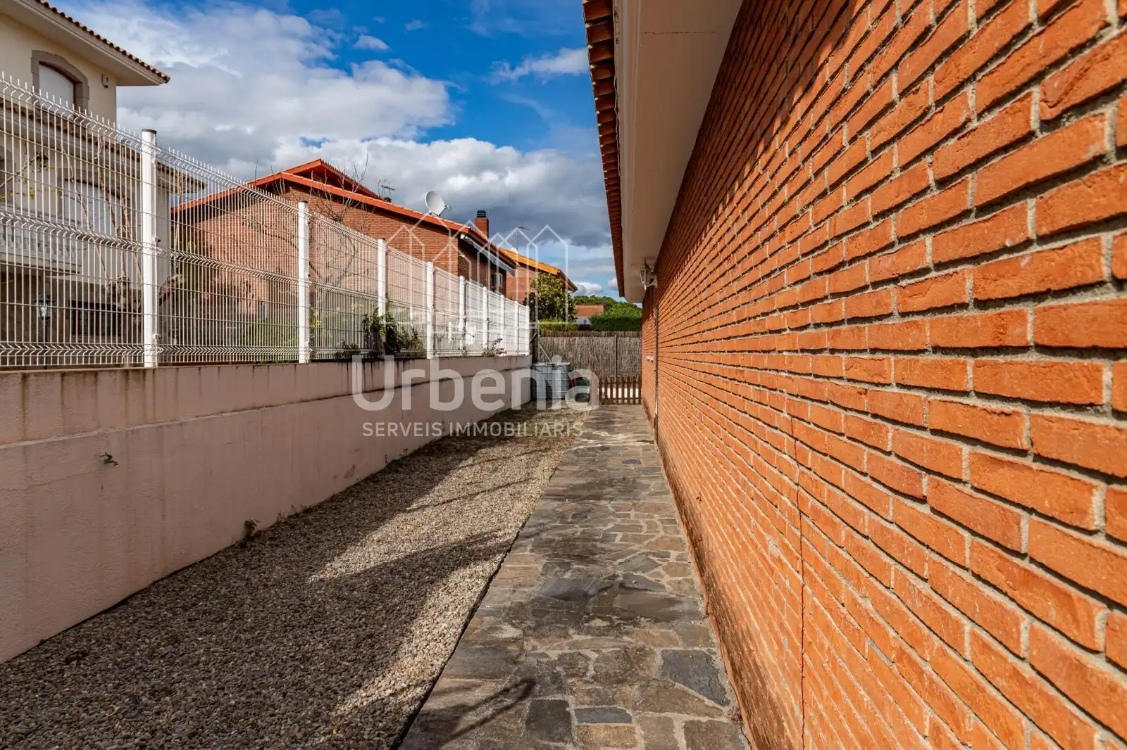 Außenansicht von Haus oder Chalet zum Verkauf in Argentona mit Privatgarten, Abstellraum und Schwimmbad
