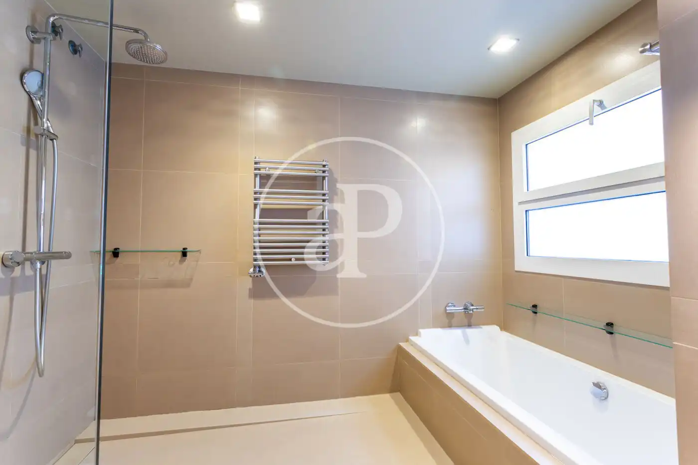 Badezimmer von Dachboden zur Miete in Barcelona mit Klimaanlage, Heizung und Terrasse
