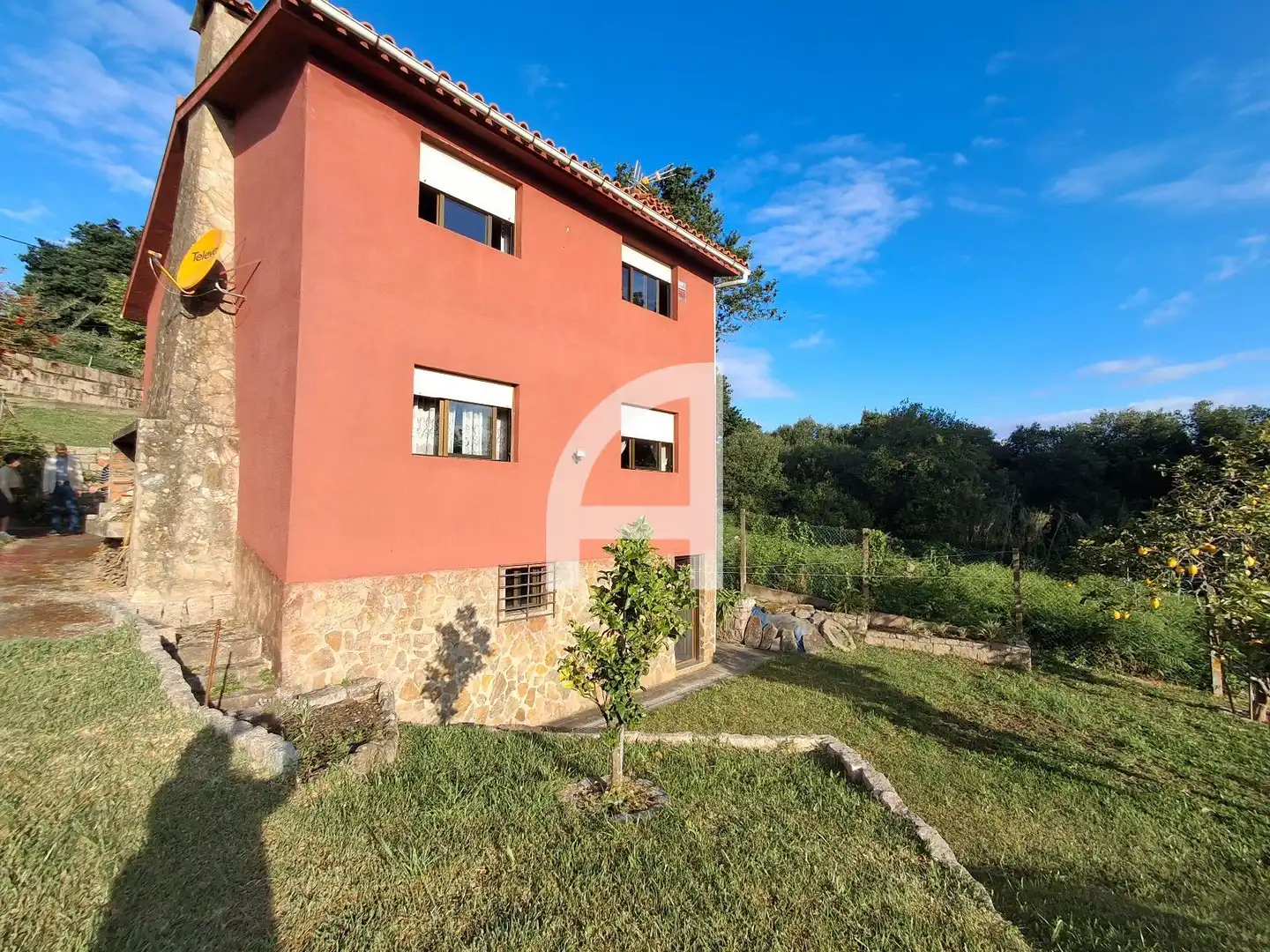 Außenansicht von Haus oder Chalet zum Verkauf in Vigo  mit Privatgarten, Abstellraum und Alarm