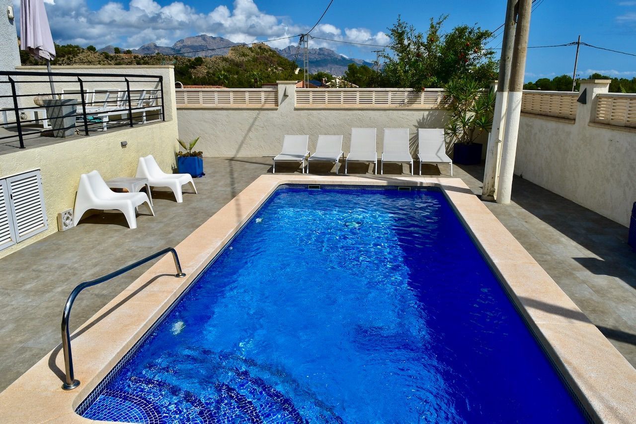 Piscina de Casa o xalet en venda en La Nucia amb Aire condicionat, Calefacció i Jardí privat