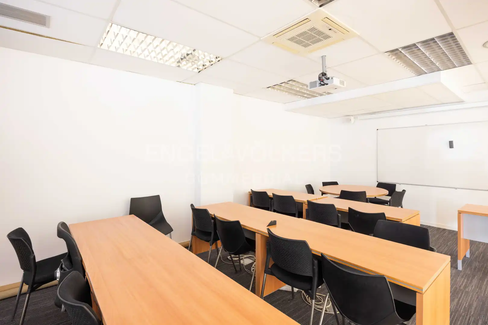 Office for rent in Barcelona  with Air Conditioner