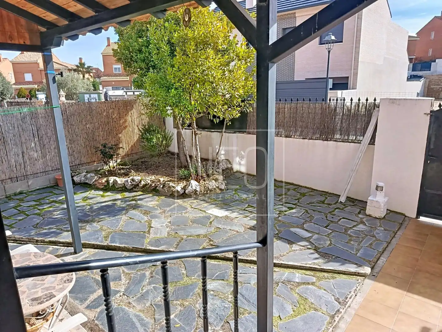 Terrassa de Casa o xalet en venda en Moraleja de Enmedio amb Calefacció, Jardí privat i Terrassa