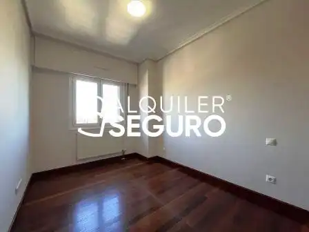 Habitación de Piso de alquiler en Bilbao  con Calefacción y Terraza