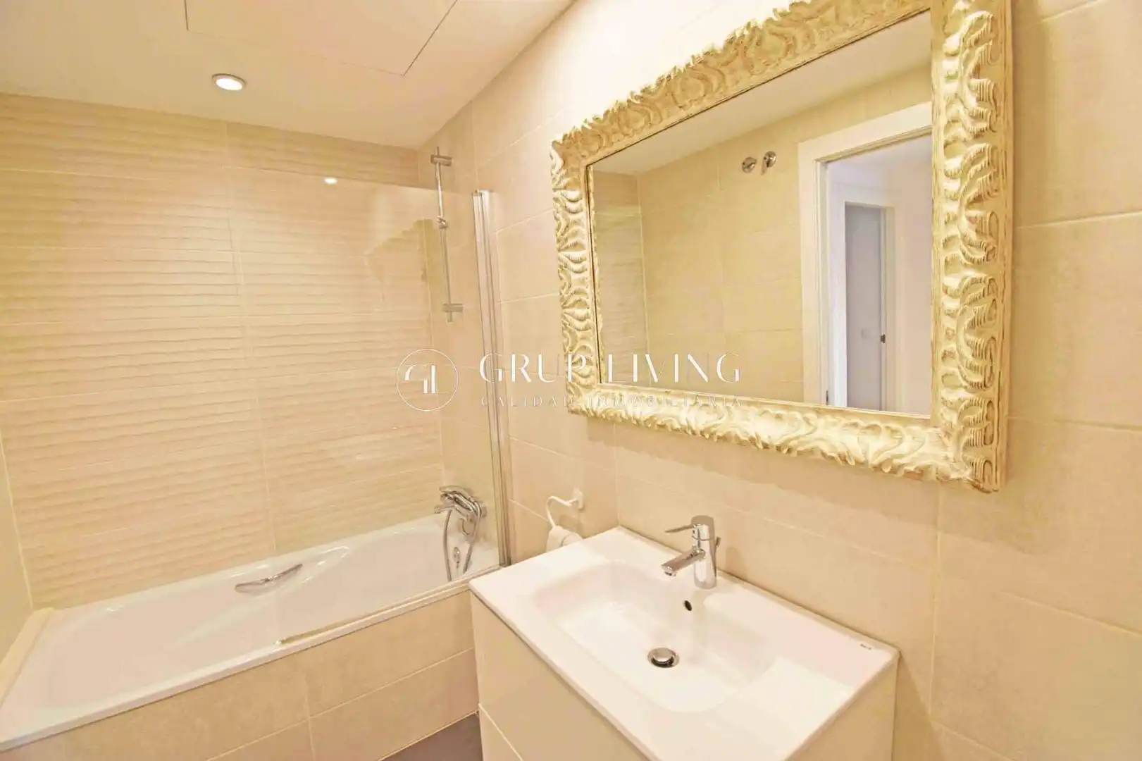 Baño de Piso en venta en Sitges con Aire acondicionado, Calefacción y Jardín privado