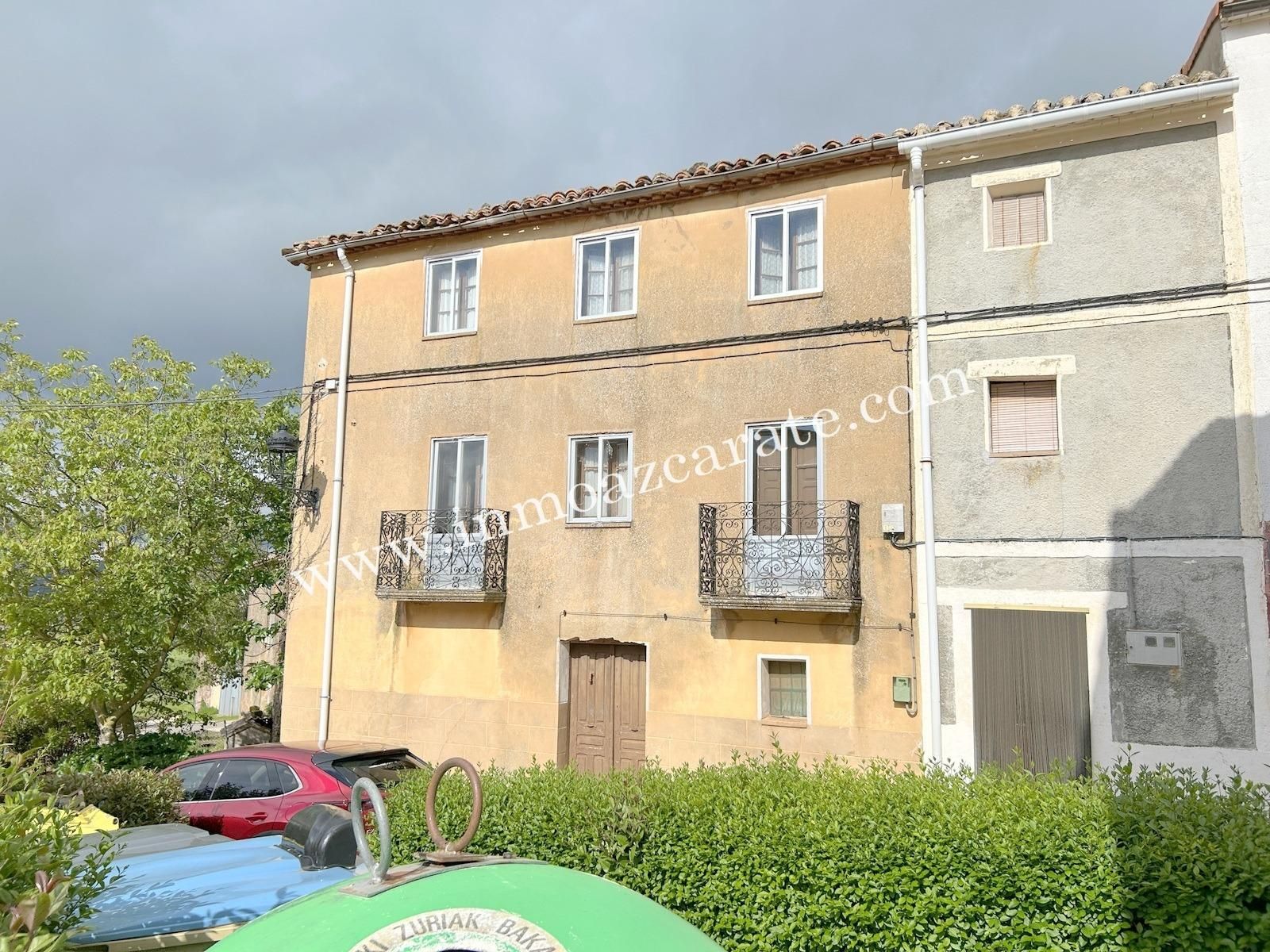 Vista exterior de Casa o xalet en venda en Mendaza amb Jardí privat i Balcó