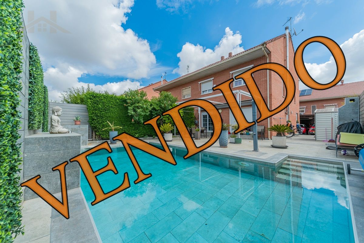 Piscina de Casa adosada en venda en Cubas de la Sagra amb Aire condicionat, Calefacció i Jardí privat