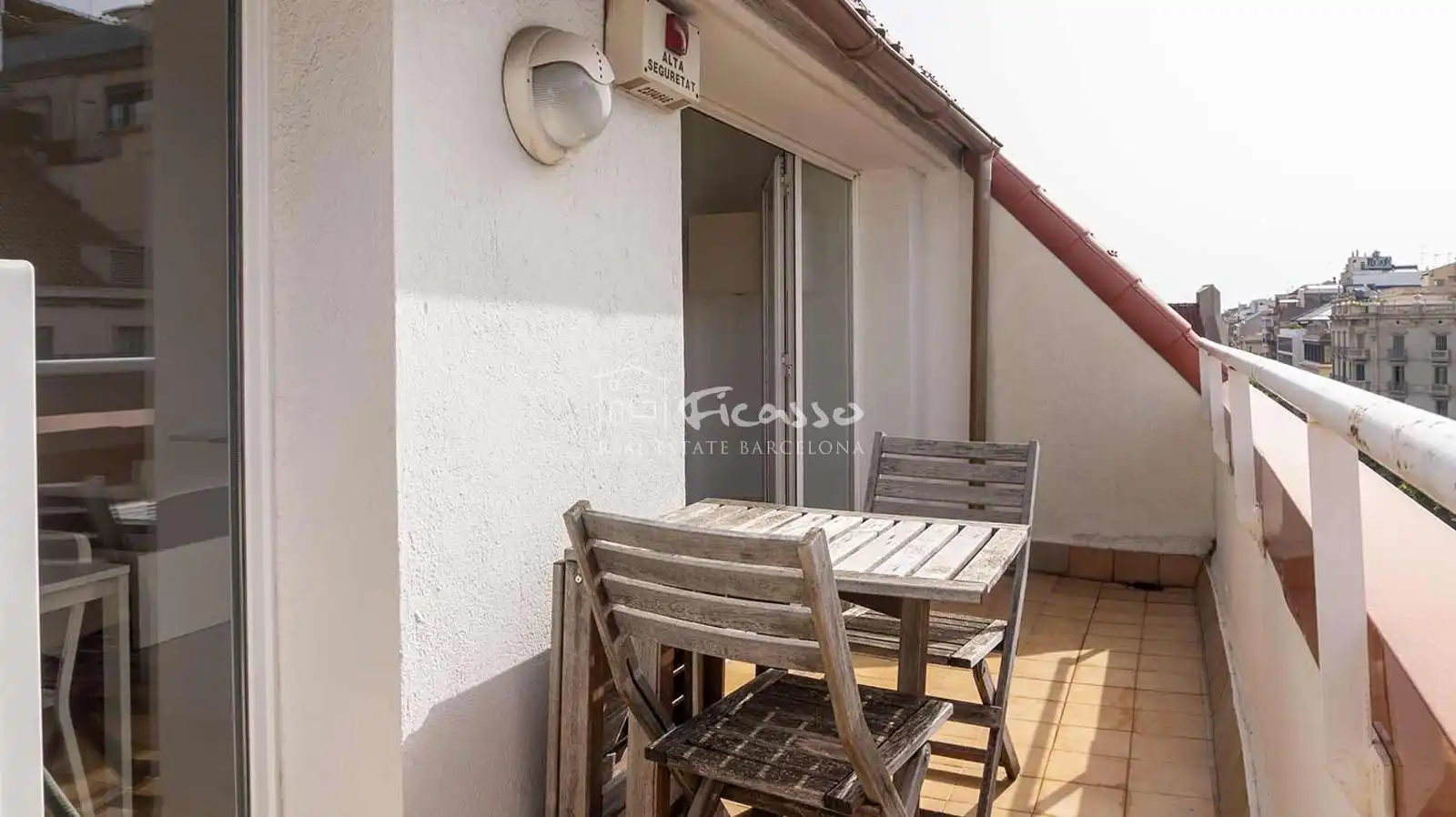 Balcony of Attic for rent in Barcelona  with Air Conditioner, Heating and Parquet flooring