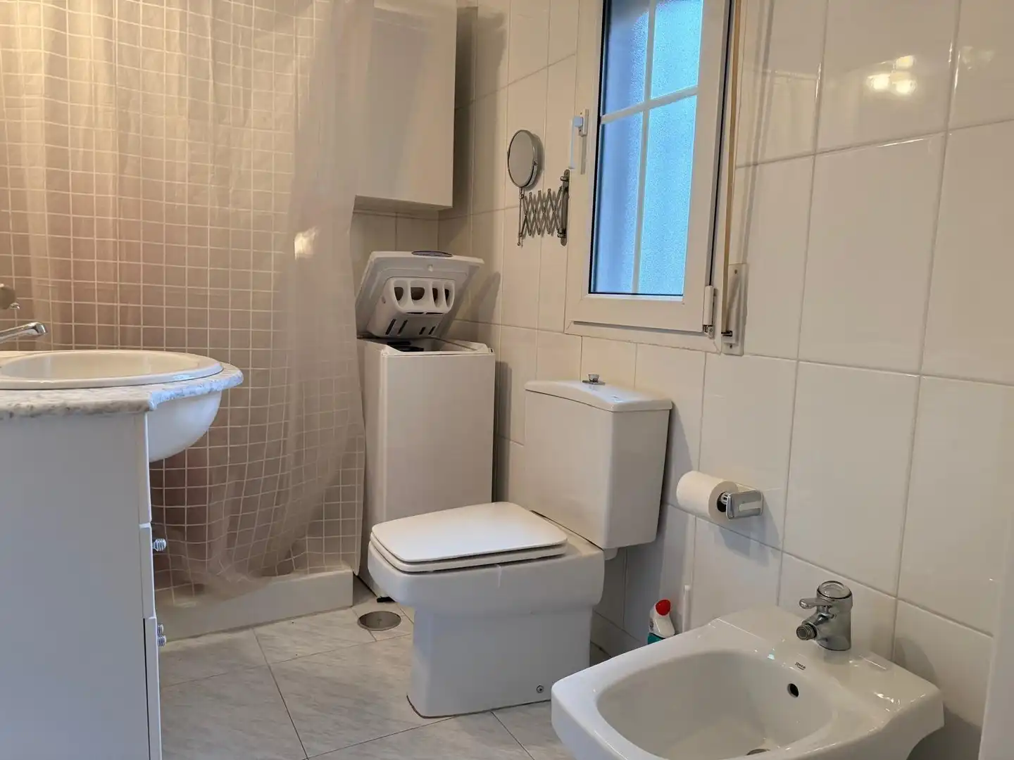 Bathroom of Study for rent in Villanueva de la Cañada  with Air Conditioner, Private garden and Terrace