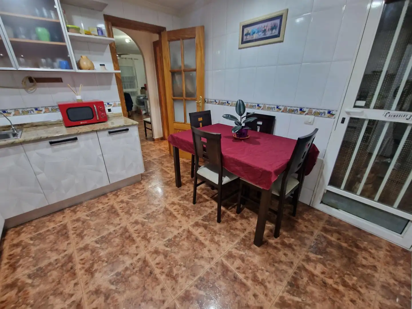 Küche von Einfamilien-Reihenhaus zum Verkauf in Águilas mit Klimaanlage, Privatgarten und Terrasse