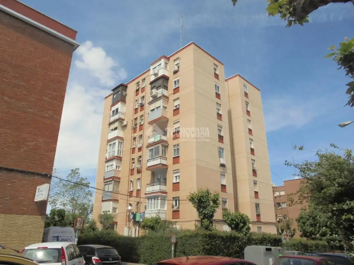 Exterior view of Flat for sale in Madrid  with Heating, Terrace and Storage room