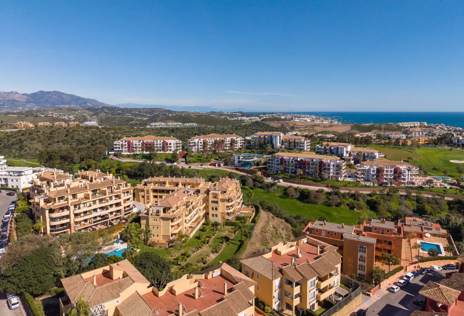 Vista exterior de Dúplex en venda en Mijas amb Terrassa, Piscina i Moblat