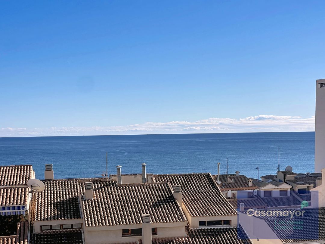Vista exterior de Àtic en venda en El Campello amb Aire condicionat, Calefacció i Terrassa