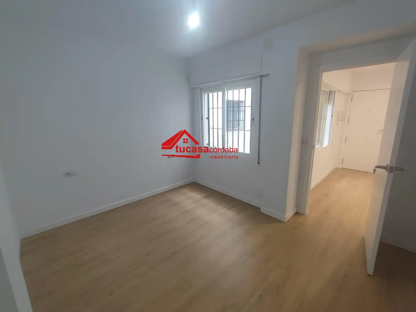 Bedroom of Flat for sale in Córdoba  with Air Conditioner and Parquet flooring