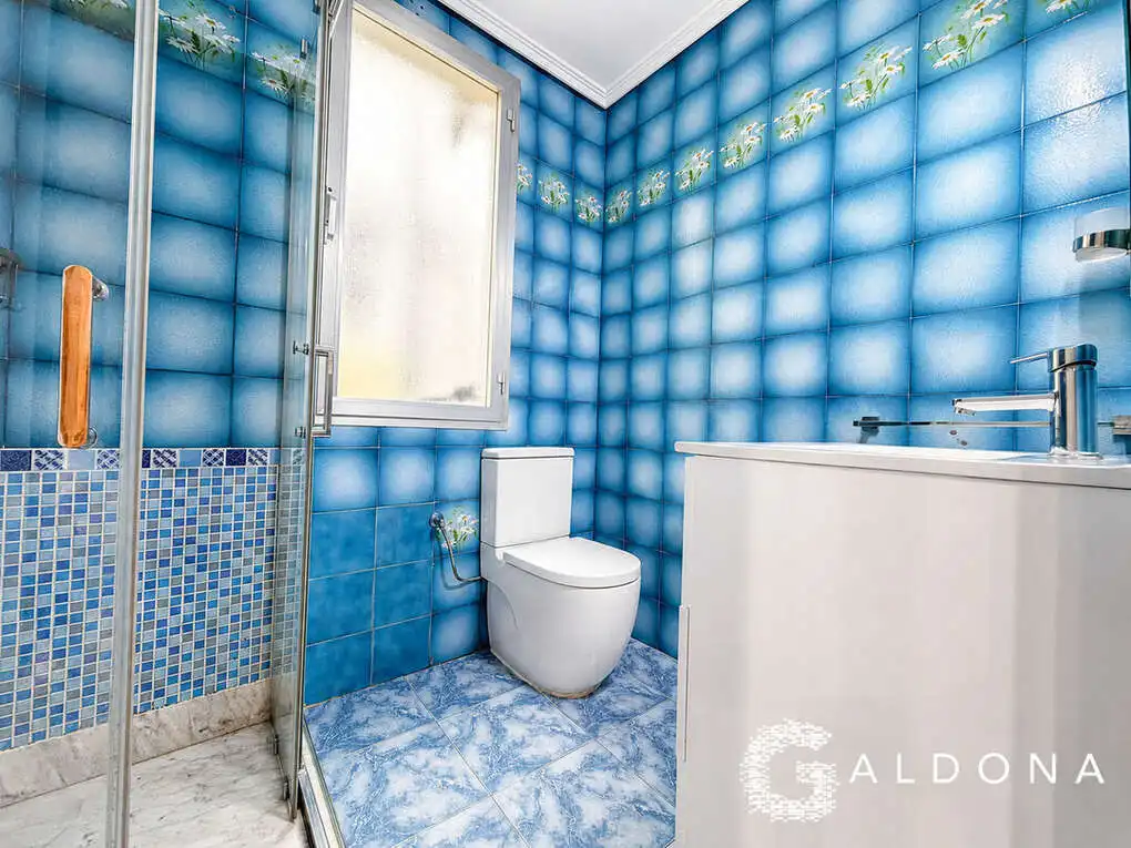 Badezimmer von Wohnung zur Miete in Donostia - San Sebastián  mit Heizung, Ofen und Waschmaschine