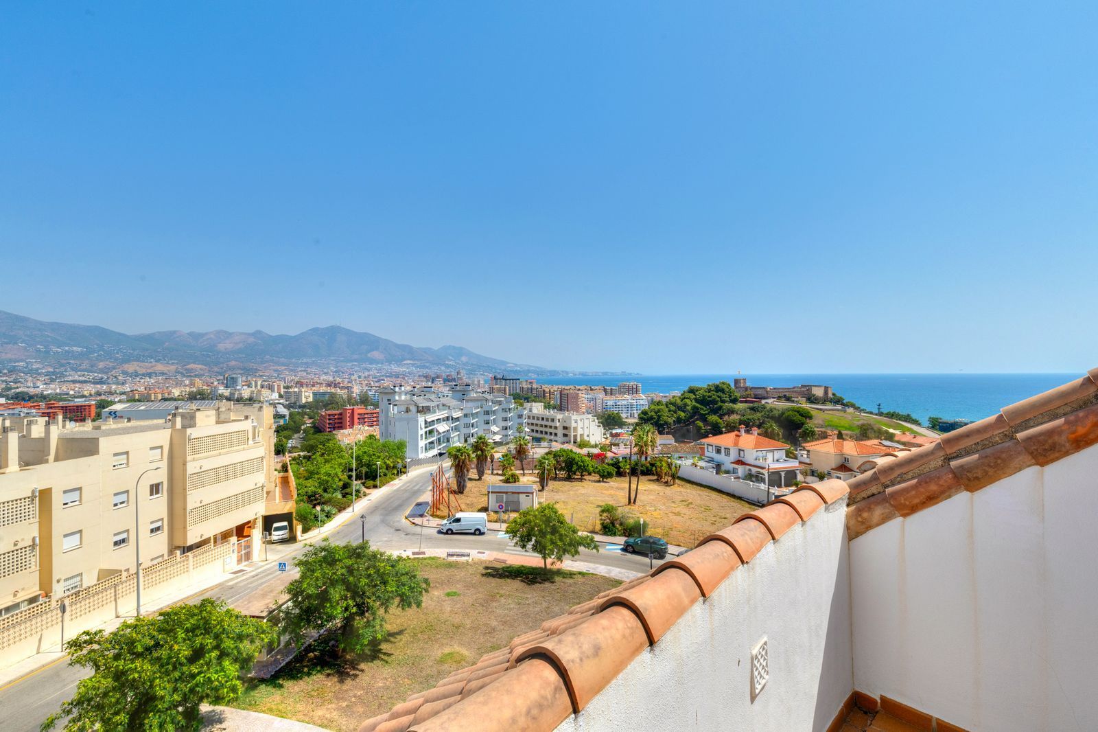 Exterior view of Attic for sale in Fuengirola  with Air Conditioner and Terrace