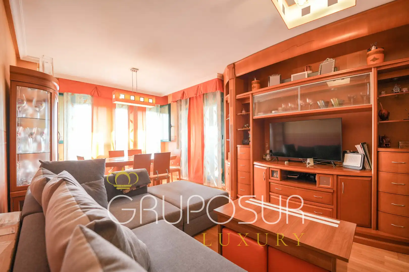 Sala d'estar de Àtic en venda en Valladolid amb Calefacció, Parquet i Terrassa