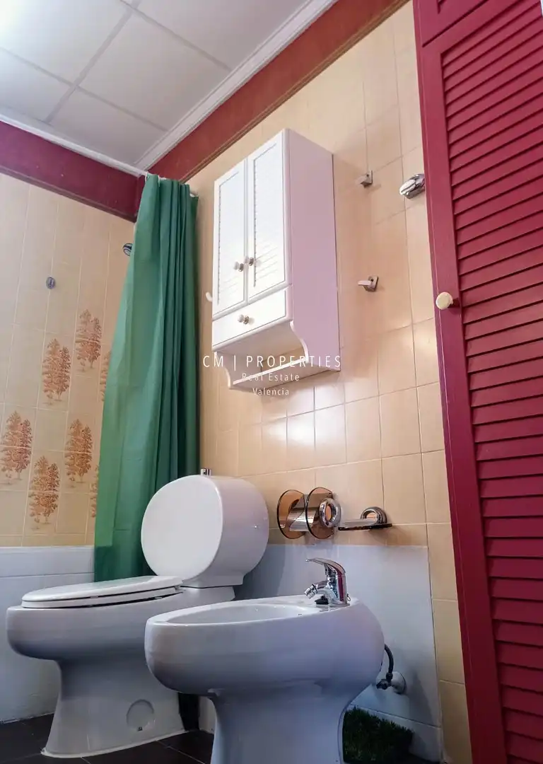 Bathroom of Flat for rent in Valencia  with Air Conditioner, Heating and Terrace