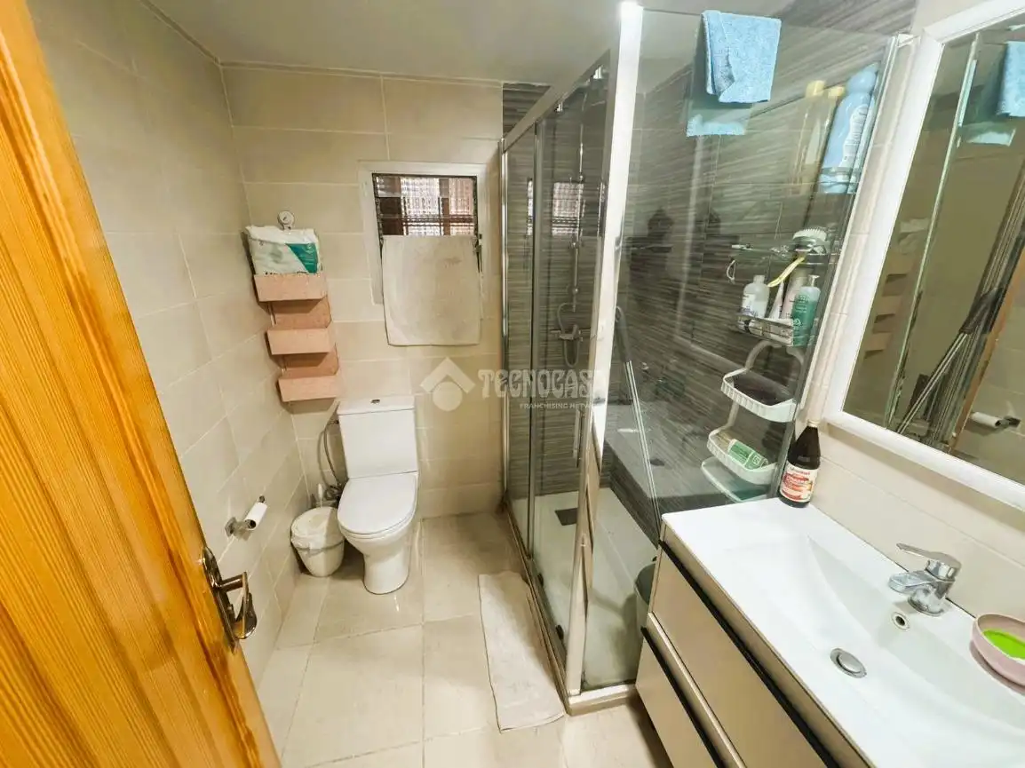 Baño de Piso en venta en Alaquàs con Aire acondicionado, Parquet y Balcón
