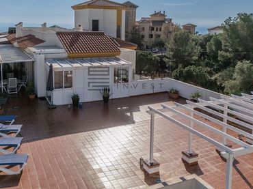 Àtic amb piscina en venda a Heliotropo