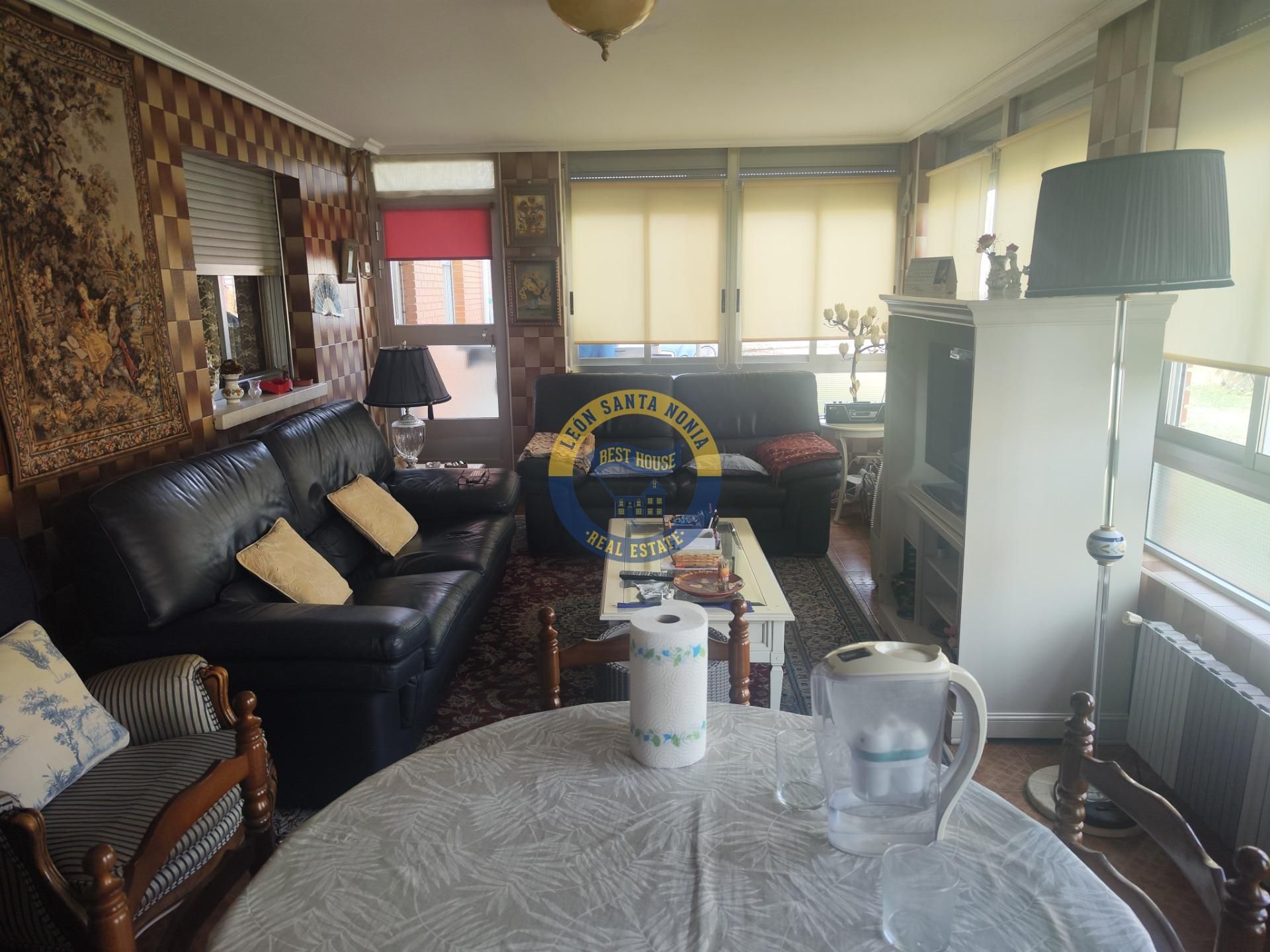 Sala d'estar de Casa o xalet en venda en Villanueva de las Manzanas amb Calefacció, Jardí privat i Terrassa