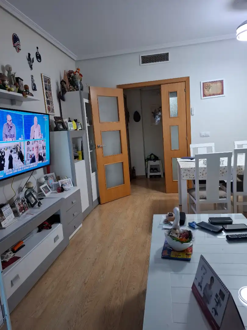 Sala de estar de Piso en venta en Mairena del Aljarafe con Aire acondicionado, Calefacción y Jardín privado