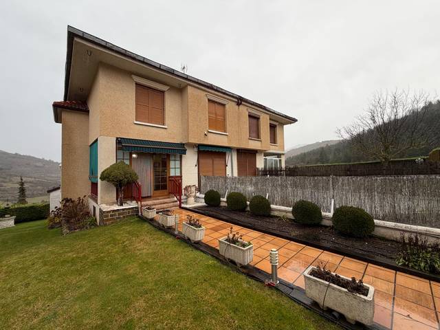 Casa adosada en Venta en Urbanización Usarena en Zorraquín