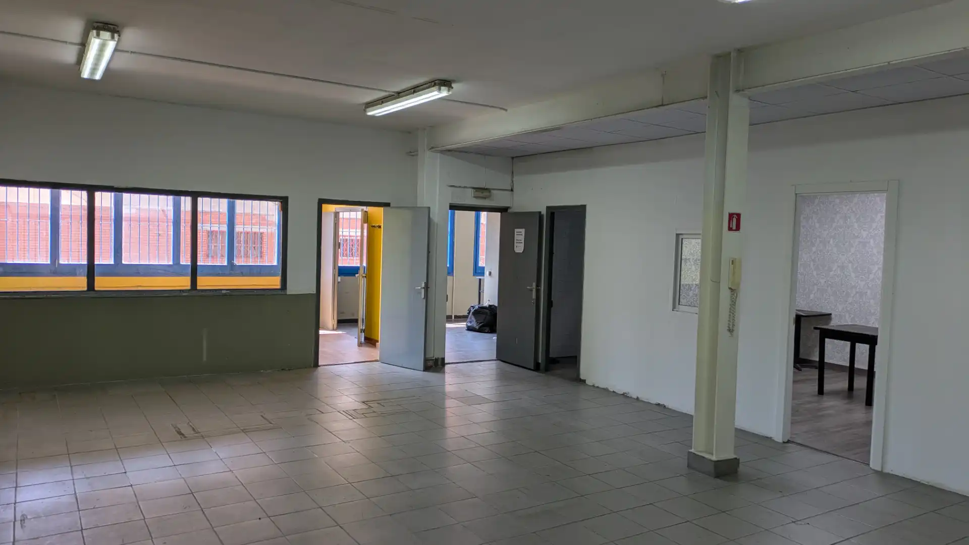 Fabrikhallen zum Verkauf in Barcelona mit Alarm