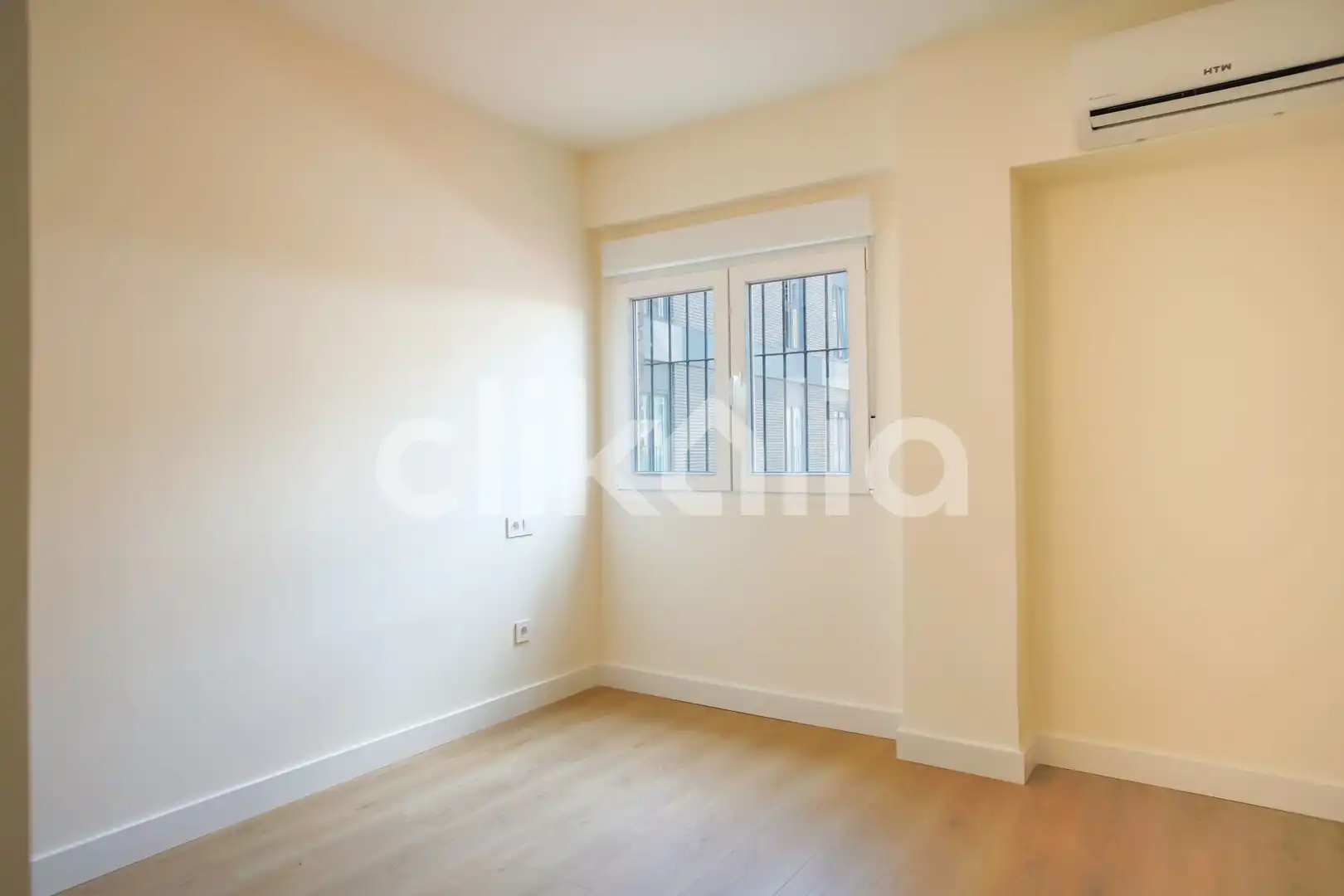 Bedroom of Flat for sale in Madrid  with Air Conditioner, Heating and Terrace
