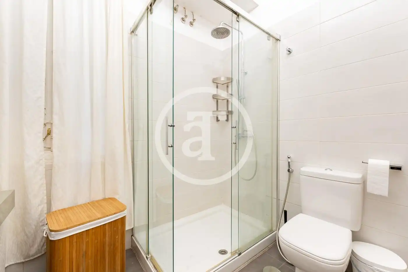 Bathroom of Study for rent in Madrid  with Air Conditioner, Heating and Furnished