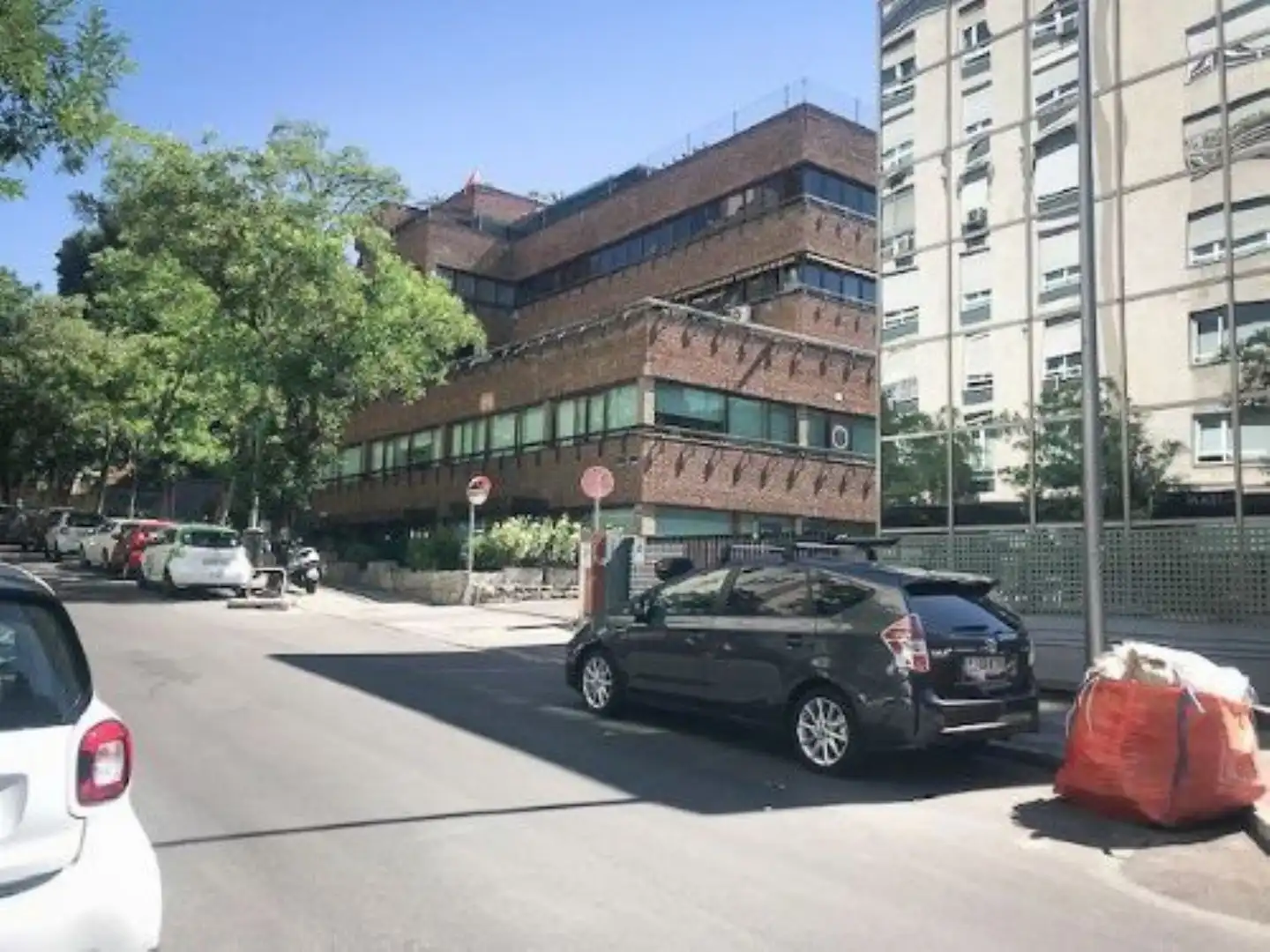 Garage for rent in ALVAREZ DE BAENA, Ríos Rosas - Nuevos Ministerios