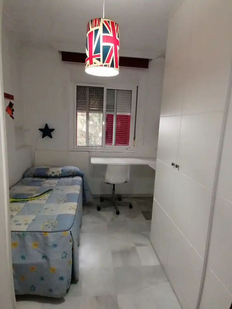 Dormitori de Casa adosada de lloguer en Algeciras amb Jardí privat, Terrassa i Traster
