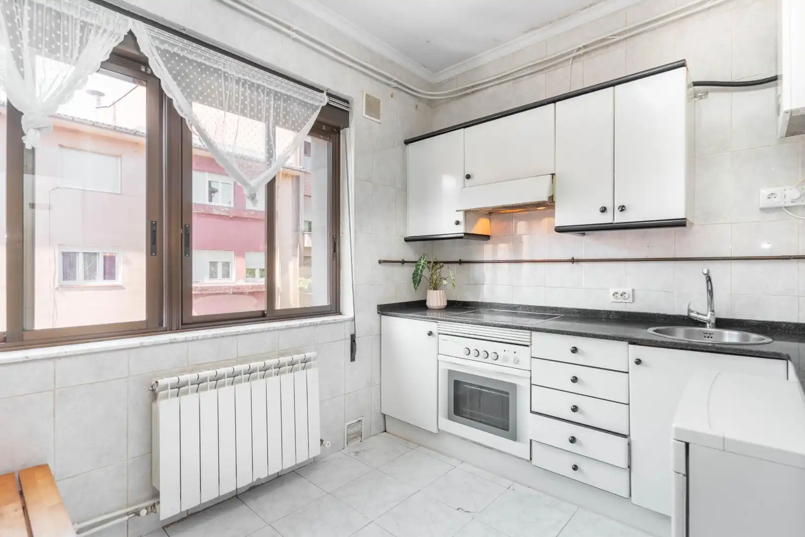 Kitchen of Flat for sale in Avilés  with Heating and Storage room