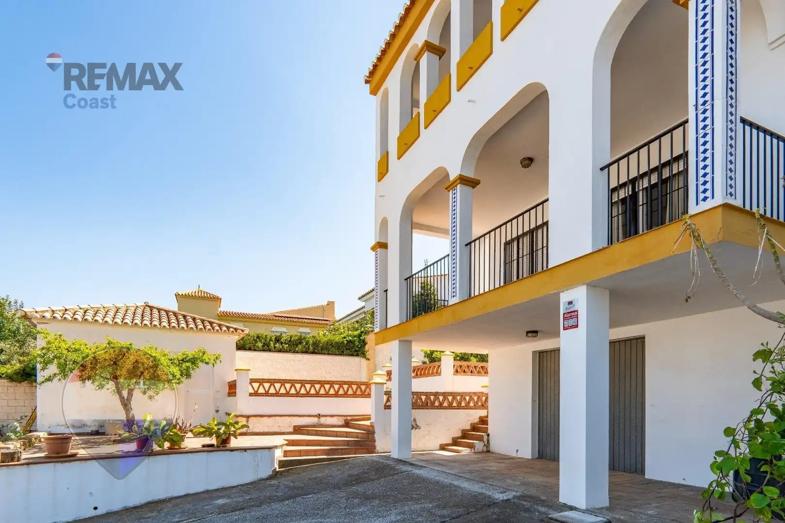 Vista exterior de Casa o xalet en venda en Alhaurín de la Torre amb Piscina comunitària