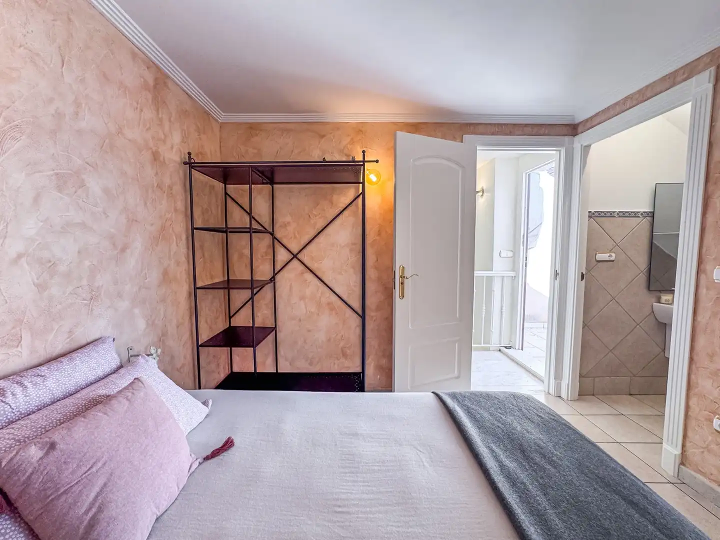 Habitación de Dúplex de alquiler en Santa Pola con Terraza, Trastero y Piscina