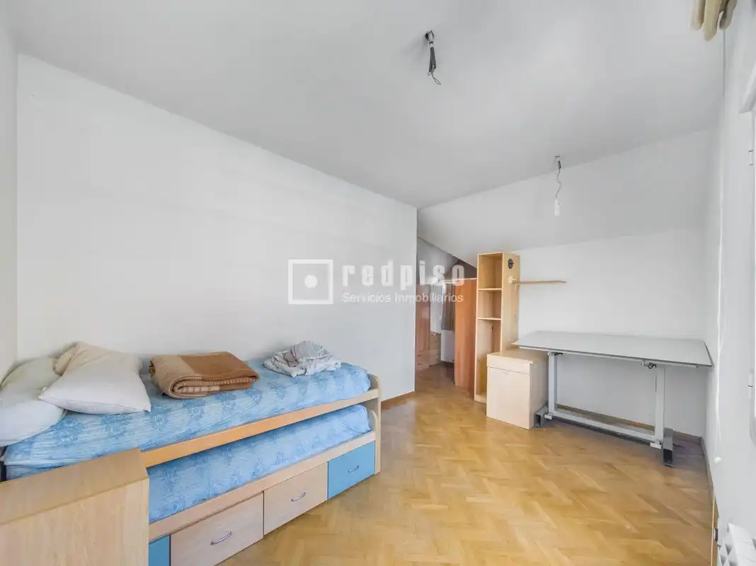 Habitación de Casa o chalet en venta en Rivas-Vaciamadrid con Calefacción, Jardín privado y Trastero