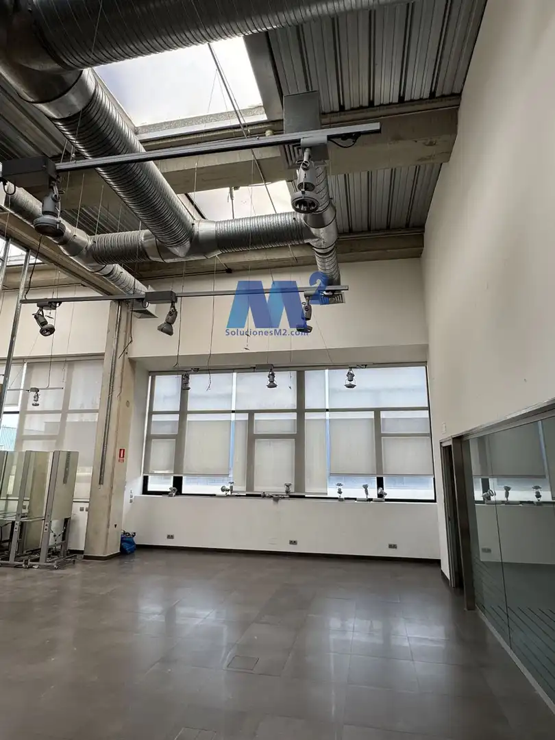 Vista exterior de Nave industrial en venta en Alcobendas