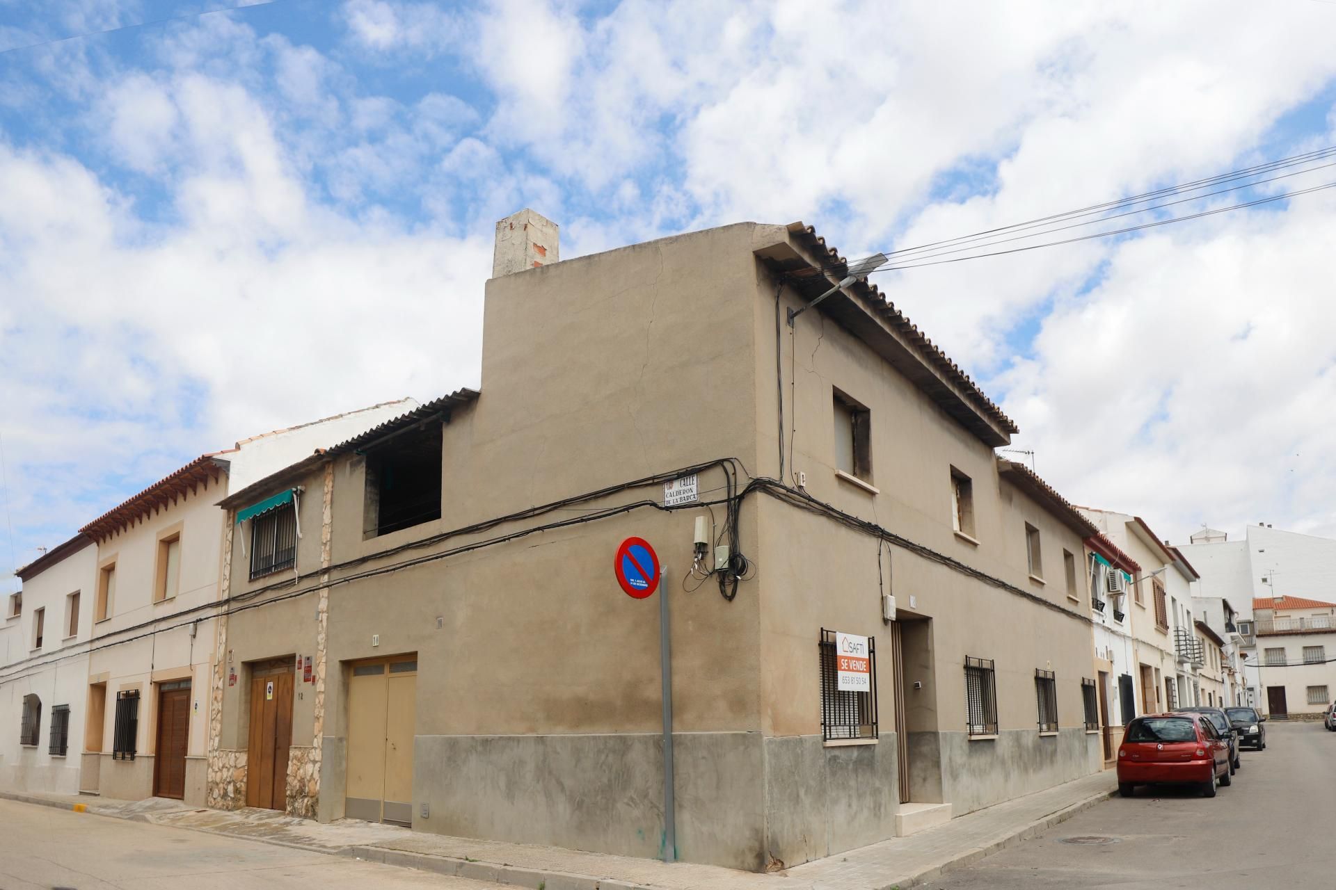 Vista exterior de Casa adosada en venda en Campo de Criptana amb Calefacció i Balcó